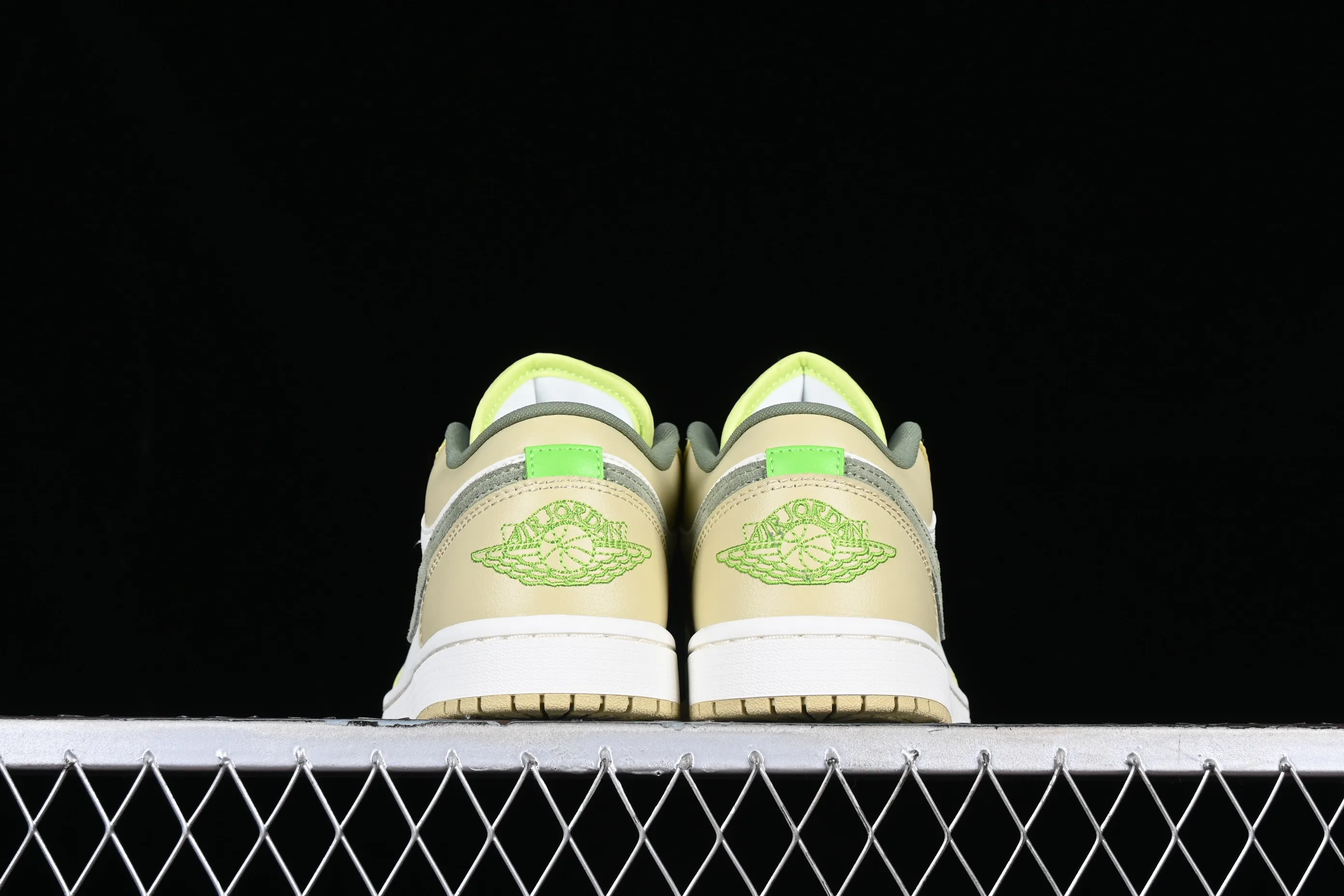 All categories Air Jordan Jordan series basketball shoes Air Jordan 1 Low G version pure original Air Jordan 1 Low AJ1 Joe 1 fresh white and green cultural low-top basketball shoes FD9906-131
